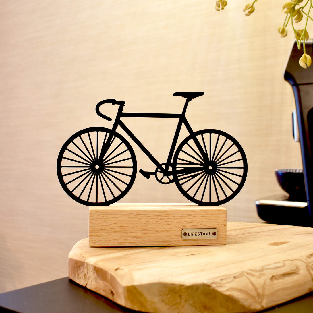 Ornament op houten voet - Wielrenfiets - Lifestaal