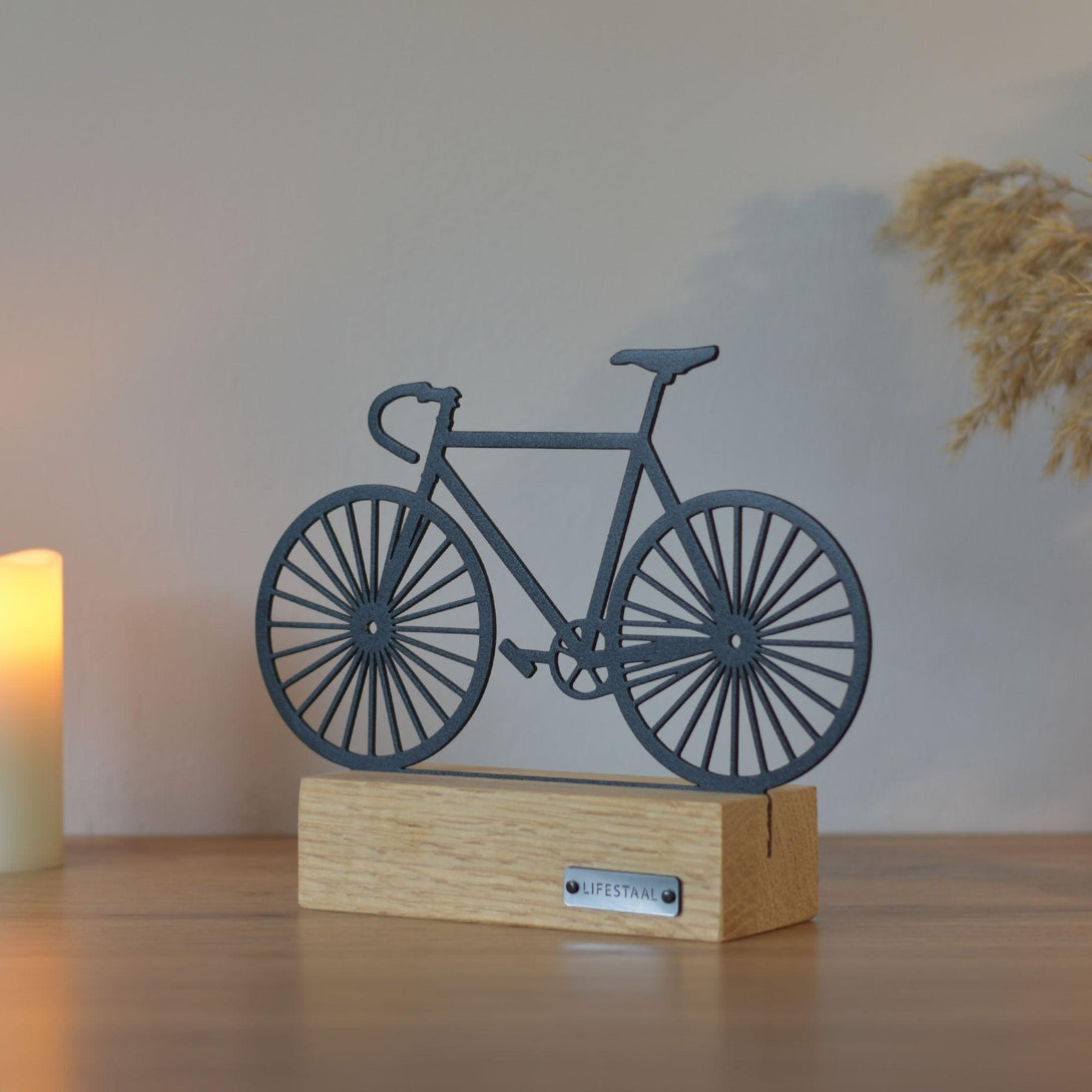 Ornament op houten voet - Wielrenfiets - Lifestaal